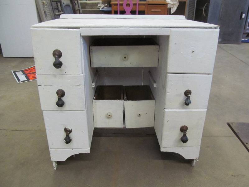 lot 204 image: Primitive dresser