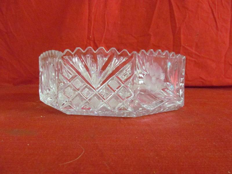 lot 213 image: lead crystal bowl