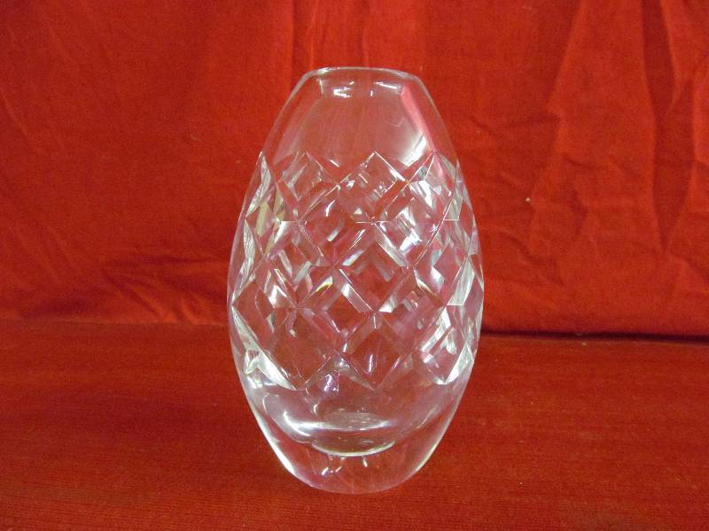 lot 214 image: lead crystal vase
