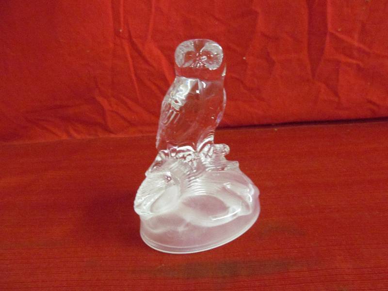 lot 215 image: lead crystal owl