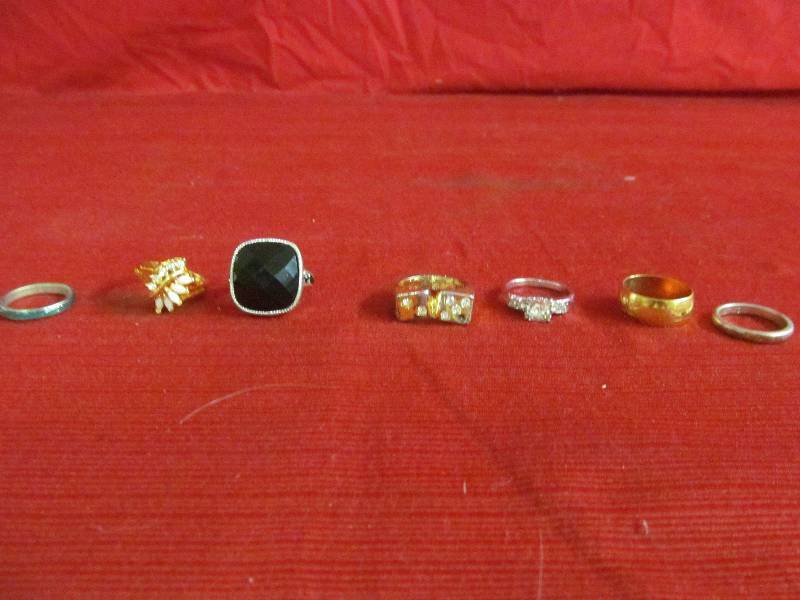 lot 222 image: costume jewlery,vintage ring box