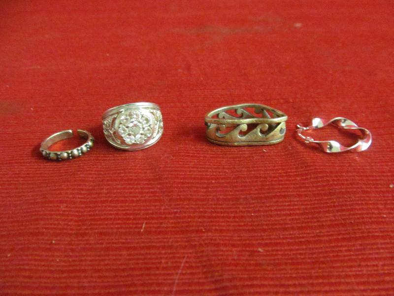 lot 224 image: 4 pieces Sterling Silver
