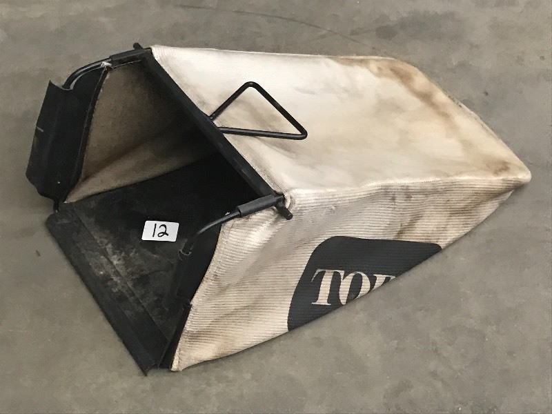 lot 12 image: Toro Collection Bag