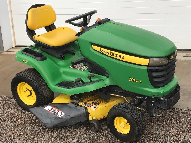 John Deere X304 Lawn Tractor | LE September Lawn Equipment | K-BID