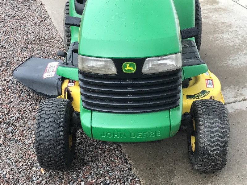 lot 3A image: John Deere LT160 Automatic Lawn Tractor