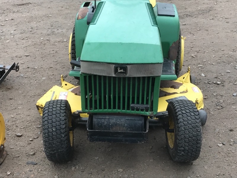 lot 4A image: John Deere 285 Lawn Tractor
