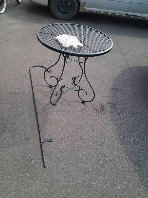 lot 4 image: Round Metal Patio Table, Shepherds Hook, Turtle Stepping Stone