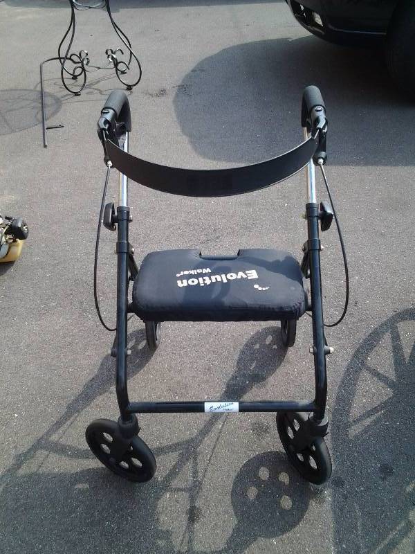 lot 5 image: Evolution Walker Model Horizon Mini