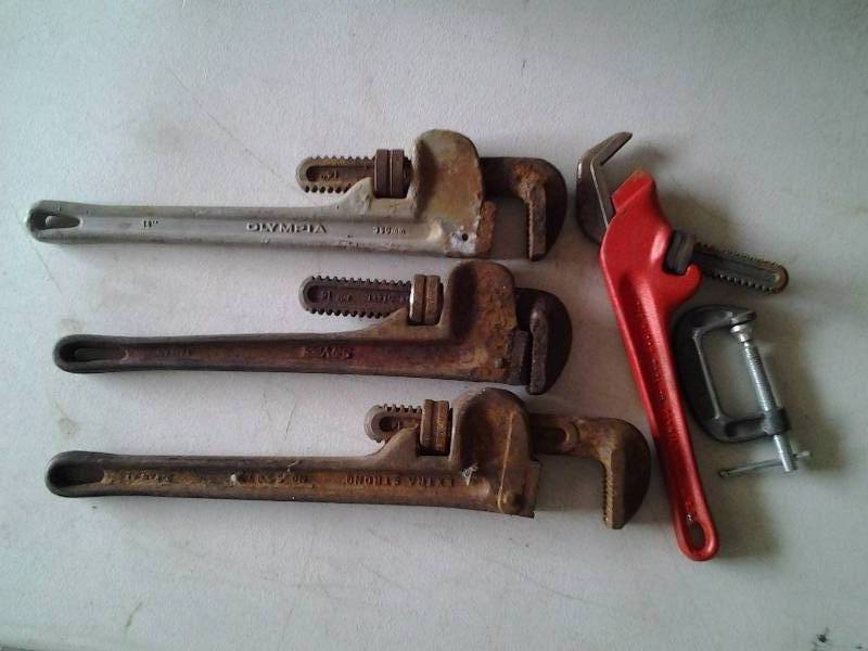 lot 17 image: 4-Pipe Wrenches