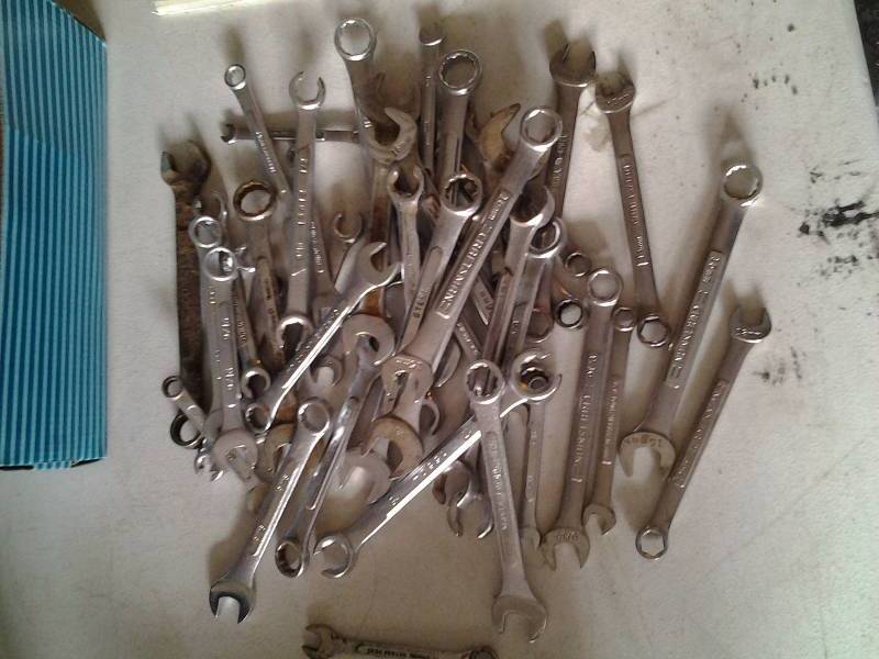 lot 18 image: Lot Of Box End Wrenches