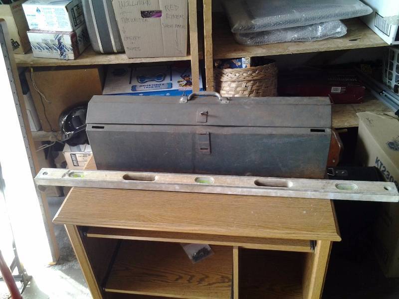 lot 21 image: Metal Tool Box, 4-3 Ft. Levels