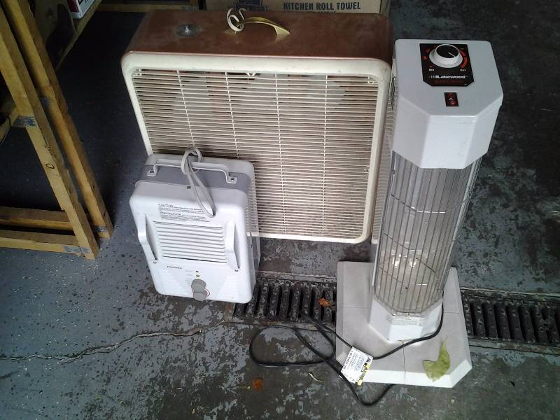 lot 38 image: Box Fan & 2-Heaters