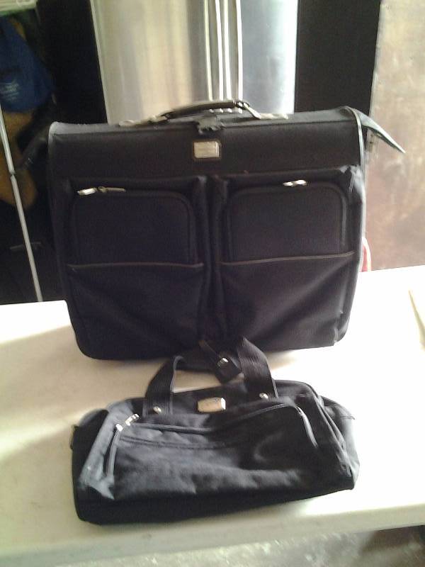 lot 48 image: Rolling Garment Bag & Carry-On Luggage