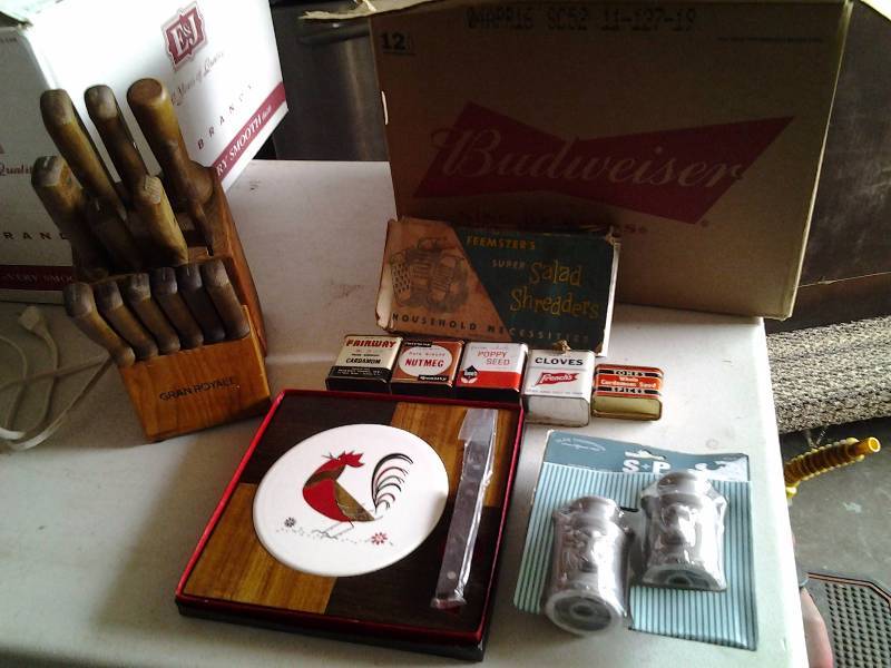 lot 58 image: Vintage Spice Tins, Cheese Server, Knives & Block, New Salt & Pepper Set