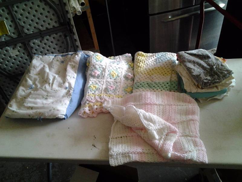 lot 59 image: Hand Made Afghans & Comforter