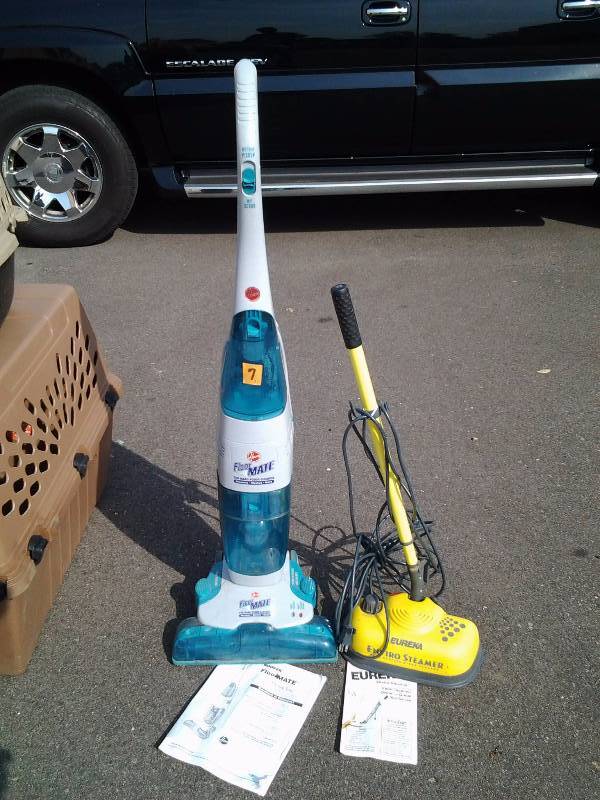 lot 64 image: Eurika Enviro Steamer, Hoover Floor Mate With Manuals
