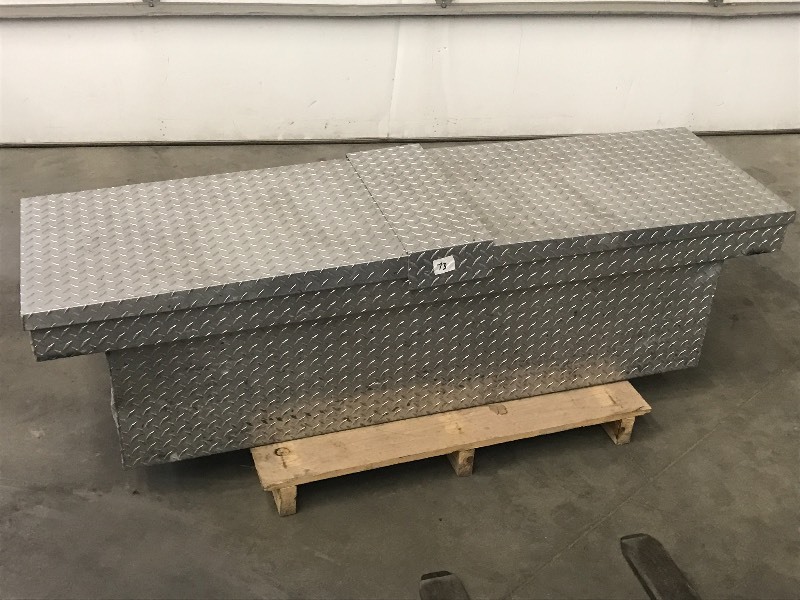 lot 73 image: Full-Sized Diamond Plate Aluminum T...