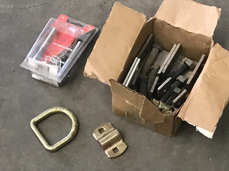 lot 29 image: Box Of Assorted D-Ring, Axle Mounti...