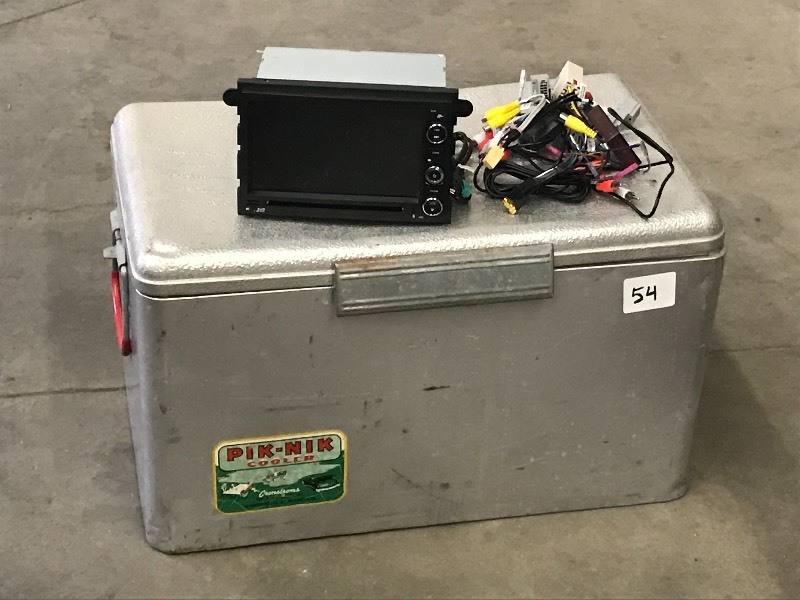 lot 54 image: Vintage Pik-Nik Cooler & Automotive...