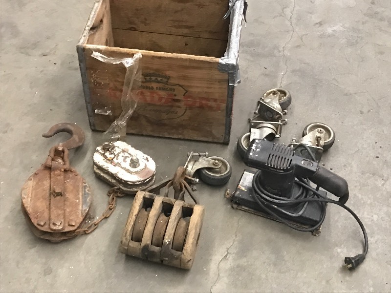lot 85 image: Box Of Assorted Vintage Pulleys, Sa...