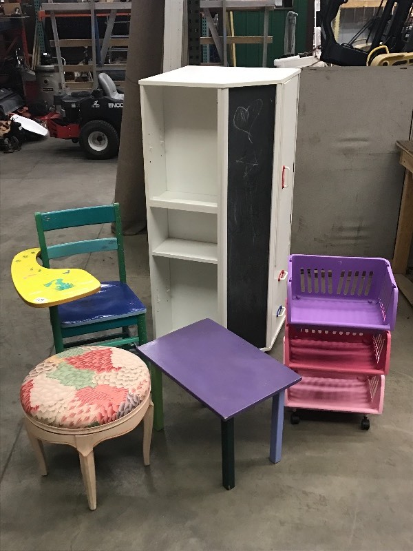 lot 109 image: Lot Of Stackable Plastic Bins, Woo...