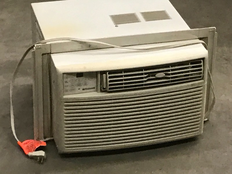 lot 134 image: Frigidaire 115Volt Window AC Unit ...