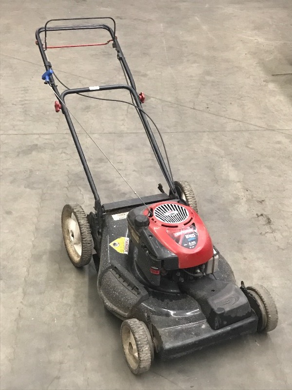 lot 143 image: Craftsman 21 Self-Propelled Lawn M...
