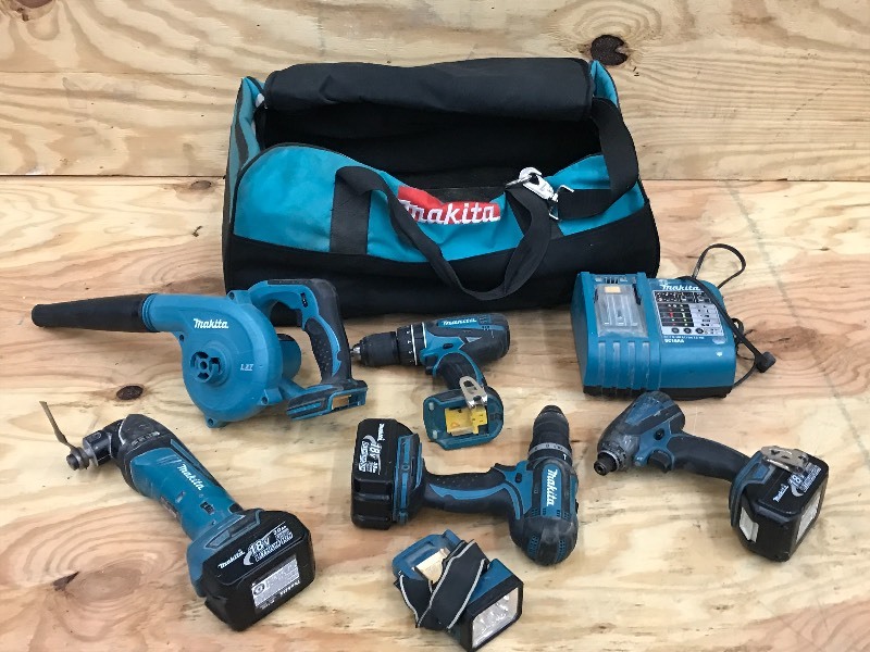 lot 22 image: Makita 18Volt Cordless Tool Set Wit...