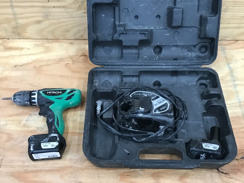 lot 33 image: Hitachi 12Volt Cordless Drill Set W...