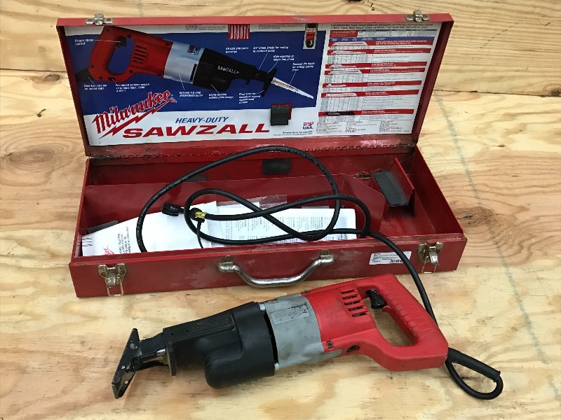 lot 37 image: Milwauee 115Volt Reciprocating Saw ...