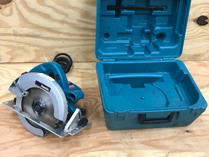 lot 39 image: Makita 5007F Circular Saw With LED ...
