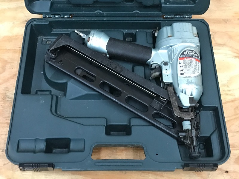 lot 56 image: Hitachi NT65MA(S) 2.5 Finish Naile...