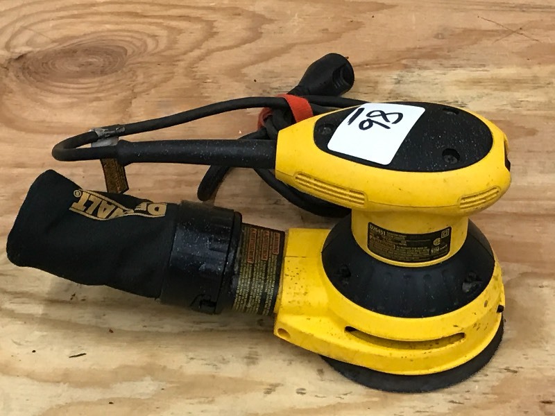 lot 86 image: DeWalt D26451 Random Orbit Sander ...