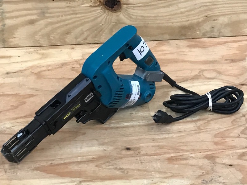 lot 107 image: Makita Auto-Feed Screw Shooter, 683...