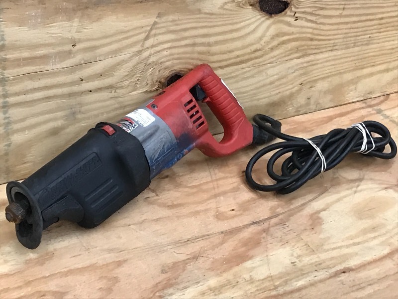 lot 109 image: Milwaukee 115Volt Orbital Super Saw...
