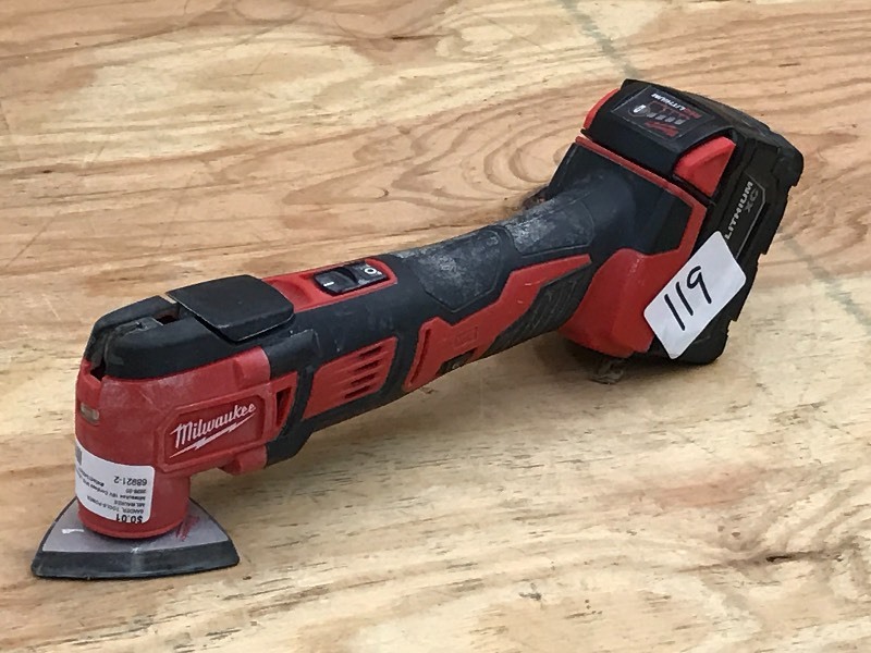 lot 119 image: Milwaukee Cordless Multi-Tool With ...