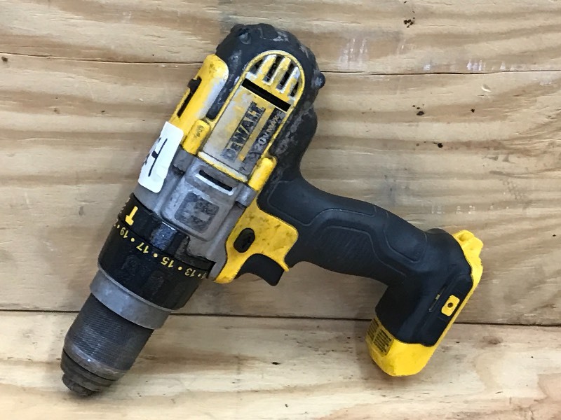 lot 124 image: DeWalt DCD985 Cordless 20Volt 12 ...