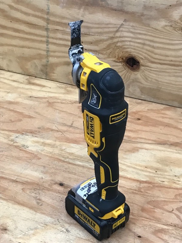lot 127 image: DeWalt DCS355 Cordless 20Volt Multi...