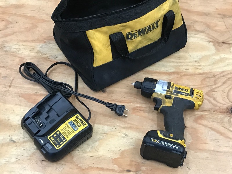 lot 140 image: DeWalt 12Volt Lithium Screwdriver S...