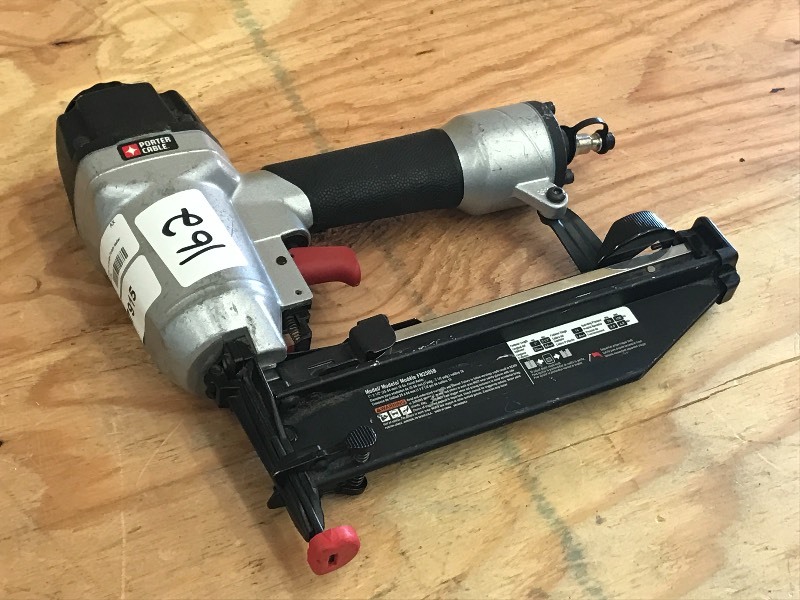 lot 162 image: Porter Cable FN250SB Finish Nailer,...