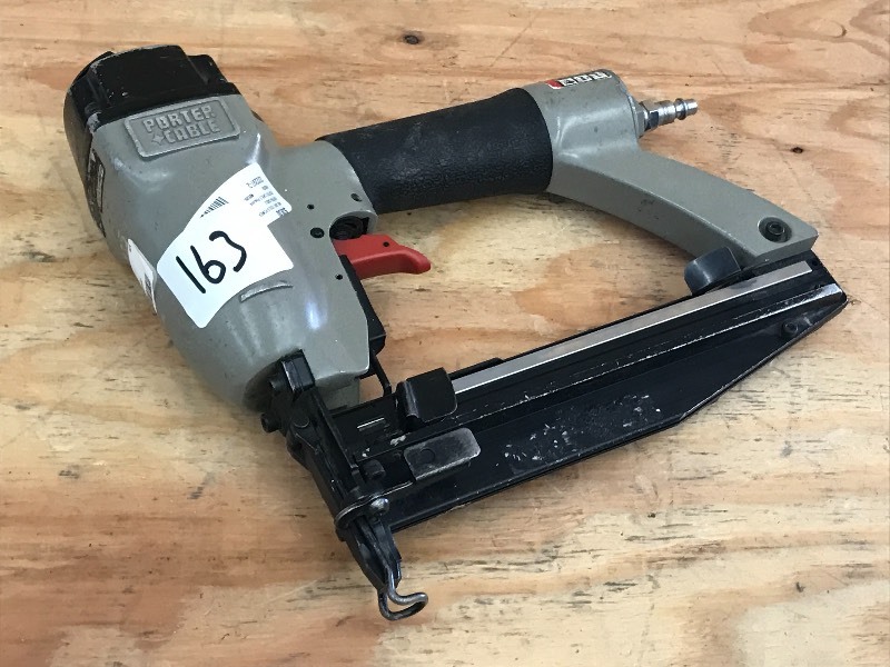 lot 163 image: Porter Cable FN250B Finish Nailer, ...