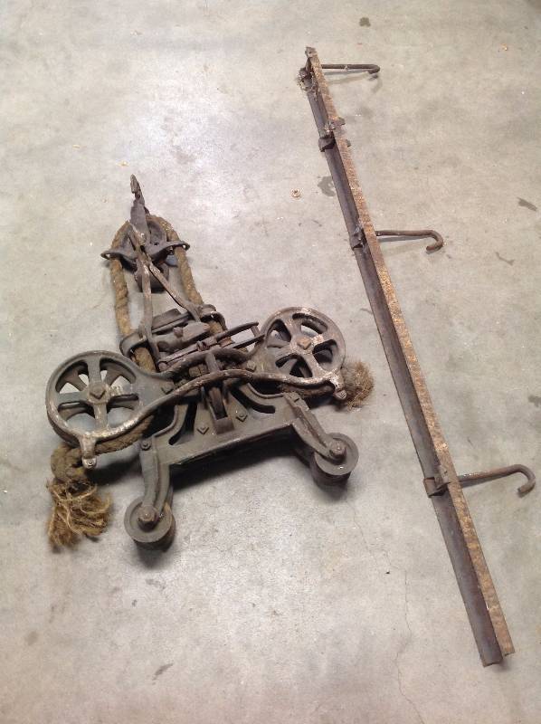 lot 3 image: Pully System hook, and track hooks