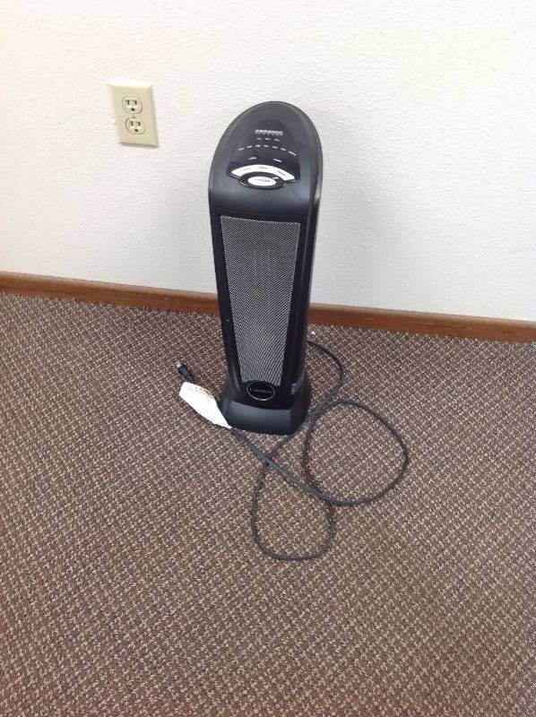 lot 51 image: Lasko Ceramic Element Heater