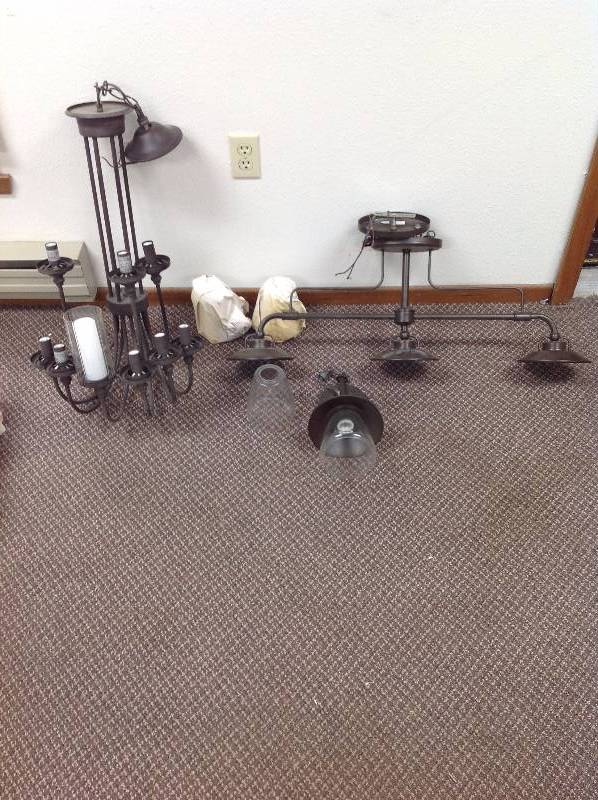 lot 60 image: 2 - Chandeliers and 1 Single Light