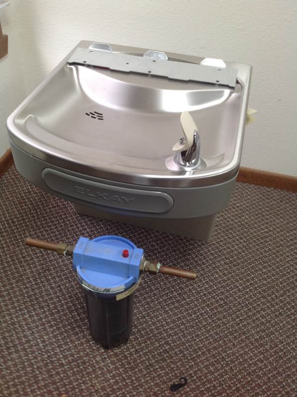 lot 18 image: Water Fountain With Filter