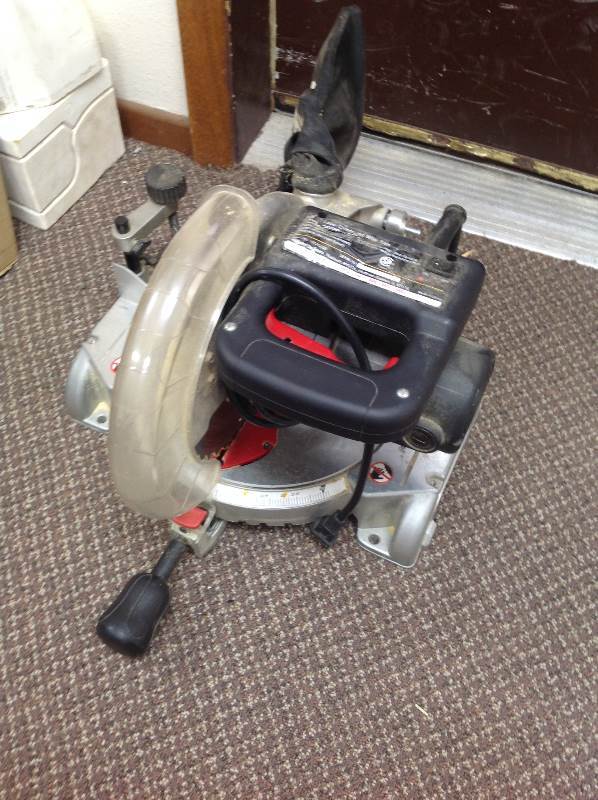 lot 21 image: Compound Miter Saw