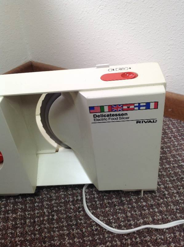 lot 32 image: Delicatessen Made by Rival, Electric Food Slicer