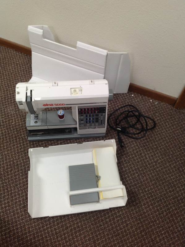 lot 34 image: Sewing Machine Elna 5000