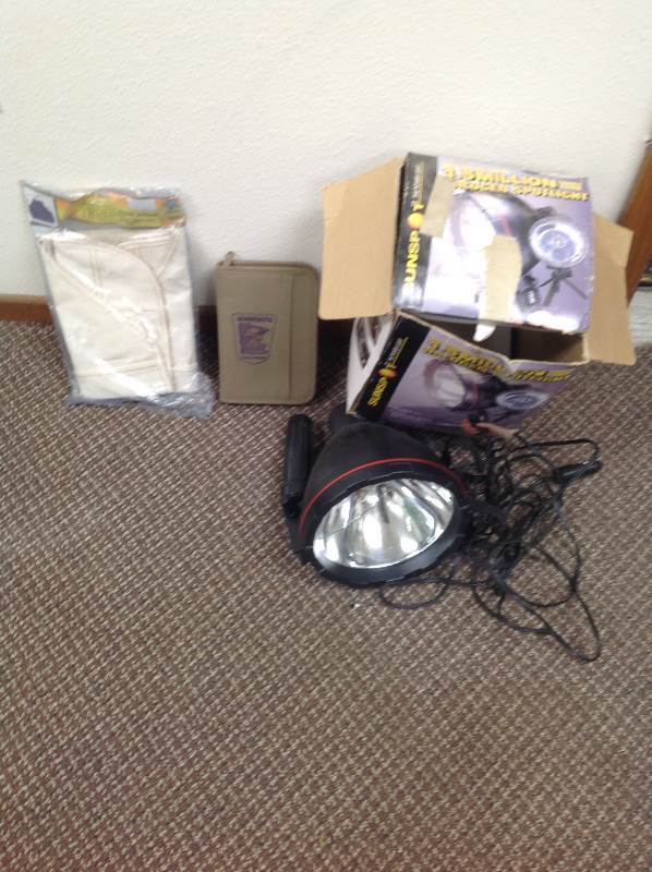 lot 47 image: Spot Light, Minnesota Planner and a Work Apron