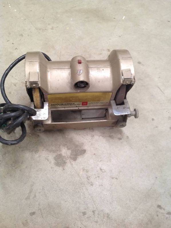 lot 65 image: Bench Grinder Toastmaster